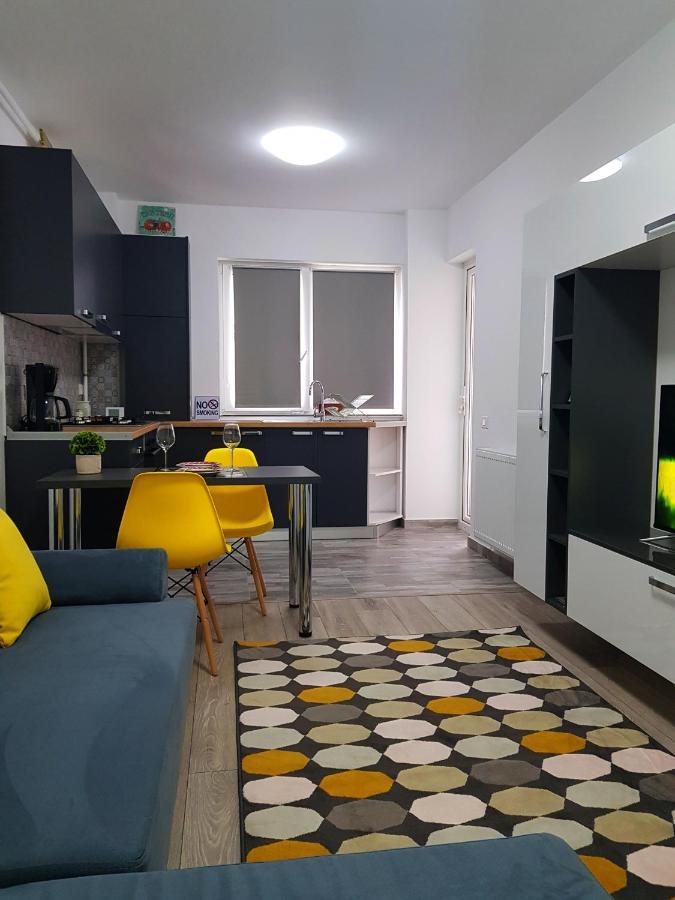 Yellow House Luxury Berceni Бухарест Экстерьер фото
